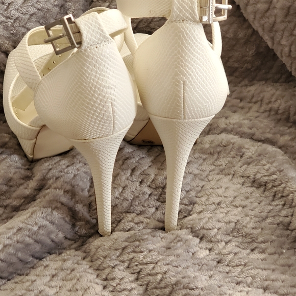 Heels - Picture 3 of 4